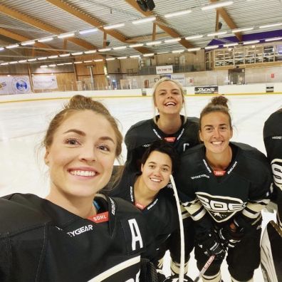 Kelly Murray (left) poses with her teammates of SDE